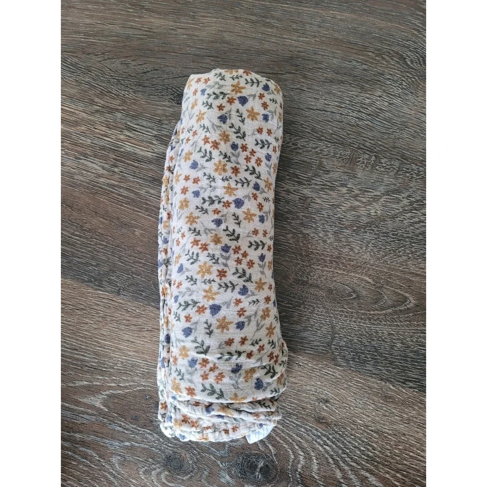 Brave Little Ones Bamboo Muslin Swaddle Blanket‎ Earthy Floral 47x47 Cream #7